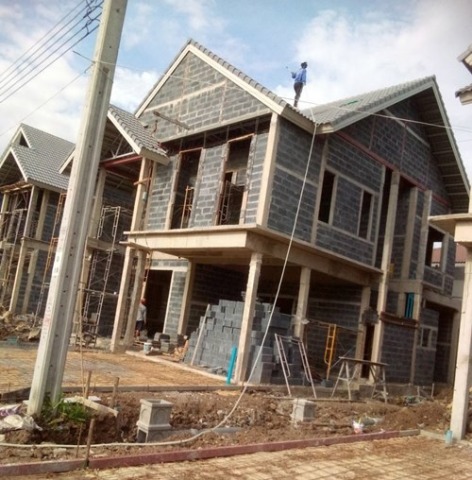 รับเหมาทำหลังคาหมู่บ้าน นนทบุรี ไทรน้อย